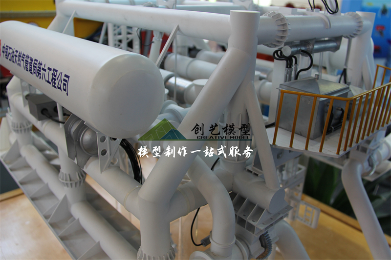 大管徑噴沖式開溝機-海底管道埋設(shè)設(shè)備模型