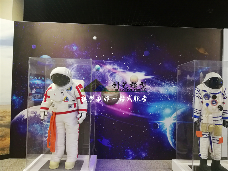 艙外宇航服、艙內(nèi)宇航服-中國太空服模型
