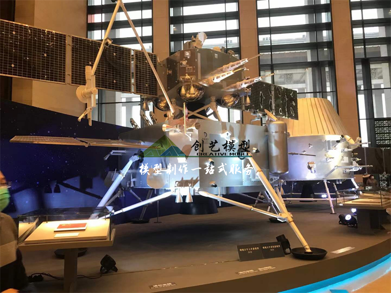 嫦娥五號(hào)上升器、著陸器模型