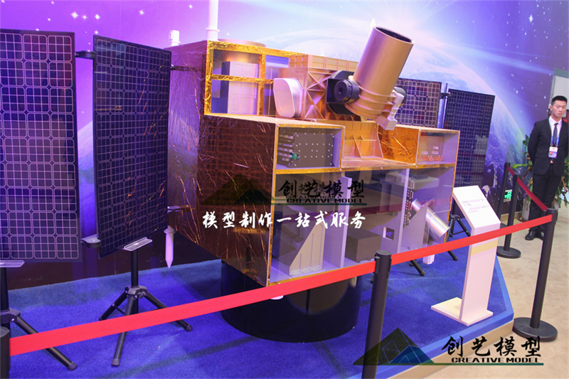 墨子號衛(wèi)星剖面結構模型
