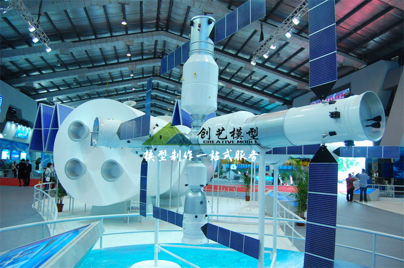 中國(guó)為未來(lái)空間站吊裝模型