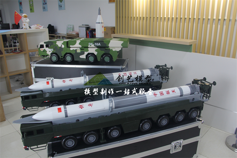 東風(fēng)10導(dǎo)彈車模型東風(fēng)17導(dǎo)彈車模型